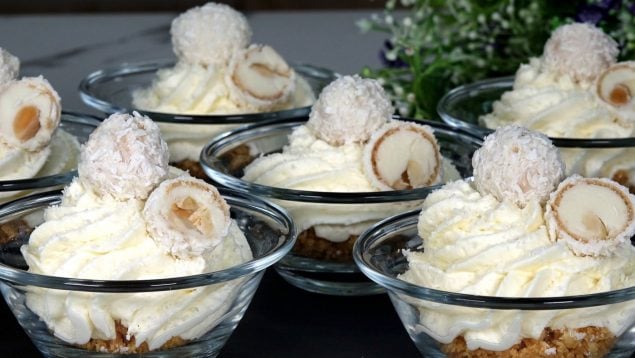 El postre de bombones Raffaello para chuparse los dedos: sin horno y muy rápido