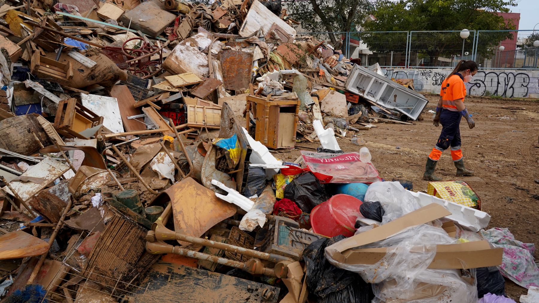 Zona habilitada para los residuos de la DANA en Castellar, Valencia (Foto: Eduardo Manzana / Europa Press)