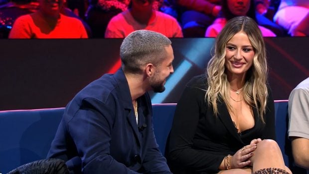 Manuel y Laura en el plató del debate de Gran Hermano. (Mediaset)