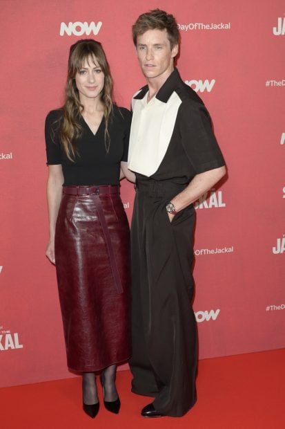 Hannah Bagshawe y Eddie Redmayne en la premier de 'El Día del Chacal' en Roma. (Foto: Gtres)