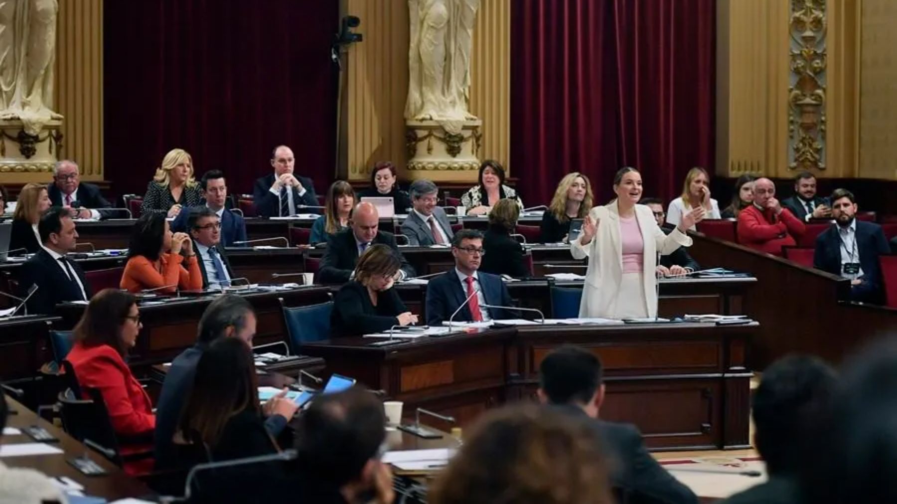 Prohens y otros miembros del Govern en el Parlament.