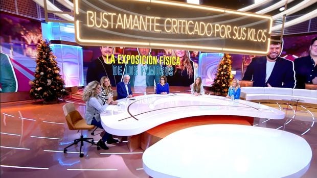 El equipo de TardeAR reacciona a las declaraciones de David Bustamante. (Mediaset)