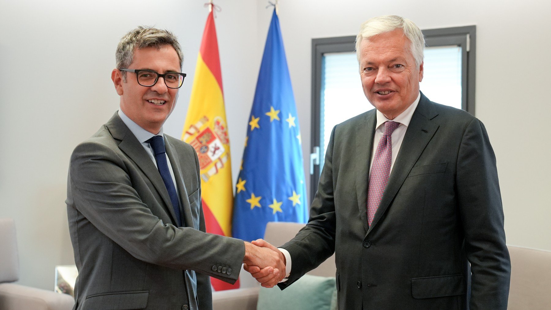 Félix Bolaños y el comisario europeo Didier Reynders, mediador del CGPJ. (Foto: Europa Press)