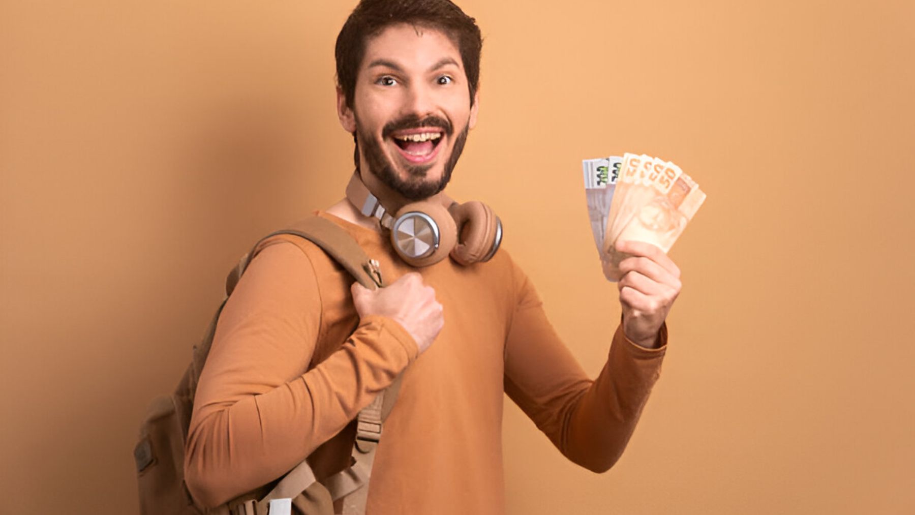 Hombre feliz con dinero.