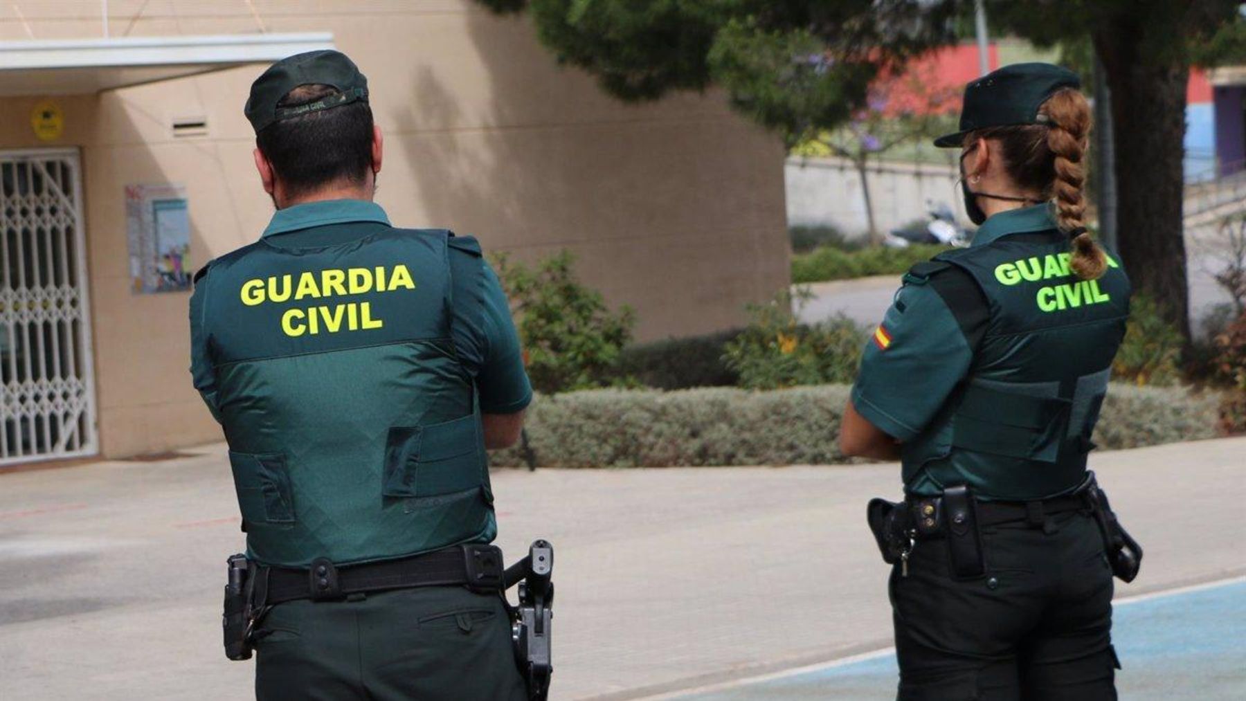 Un hombre con antecedentes entra a un centro de salud con una catana persiguiendo a un menor ya herido