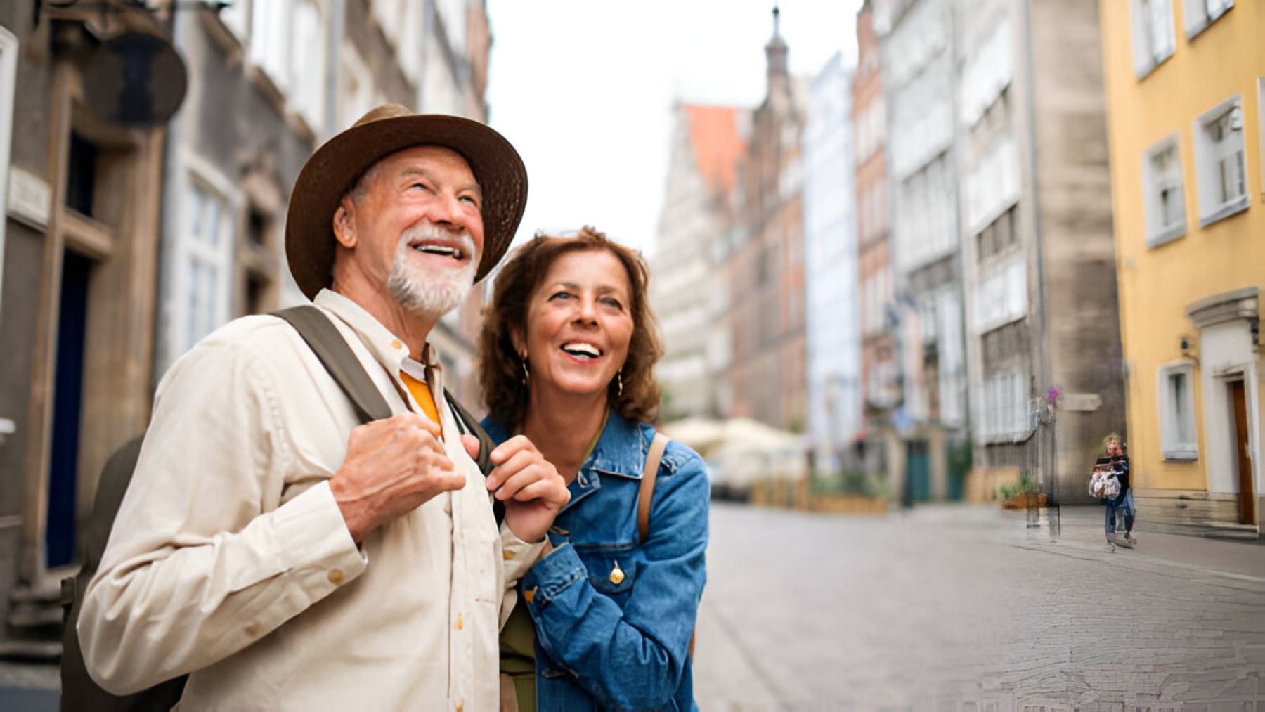 Pareja haciendo turismo.