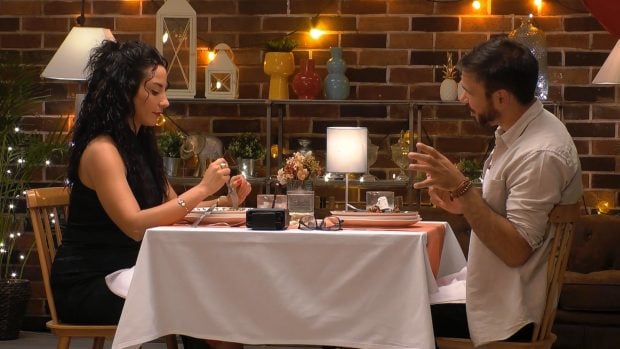 Rachel y Emmanuel en First Dates. (Mediaset)