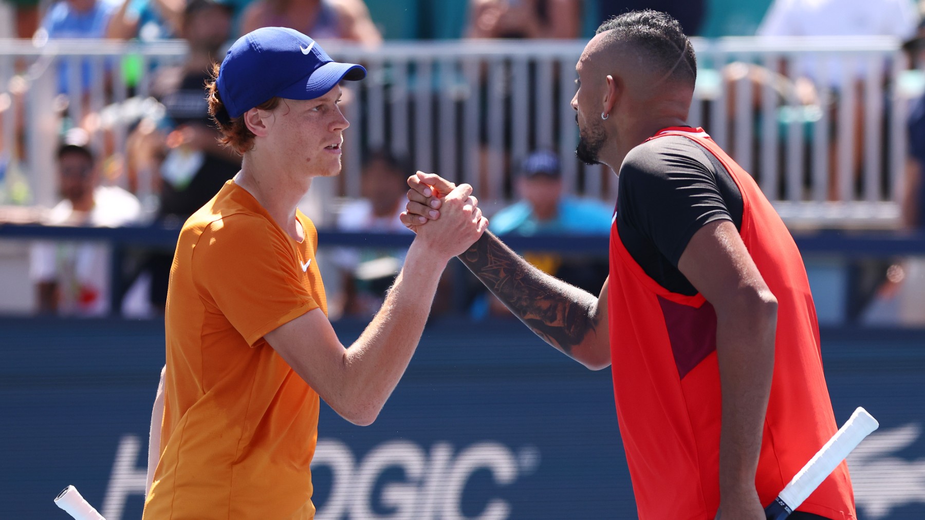 Sinner y Kyrgios se saludan tras un partido. (Getty)