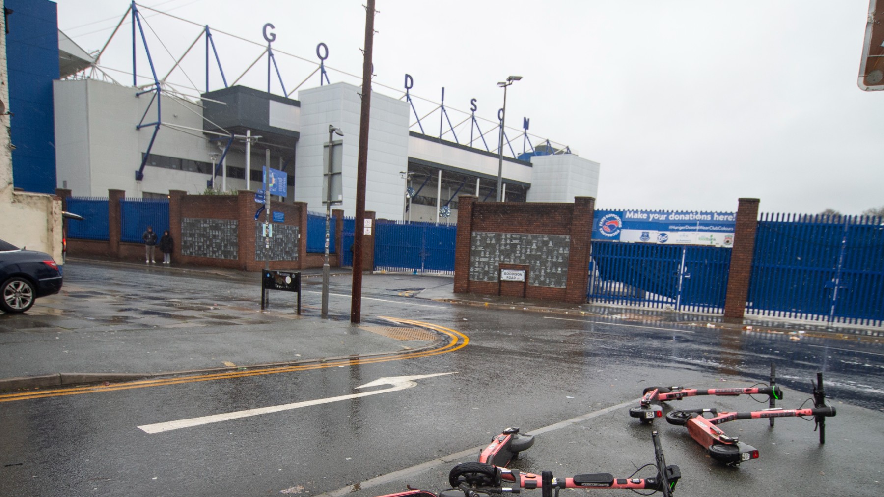 Goodison Park, estadio del Everton, asolado por la tormenta. (EFE)