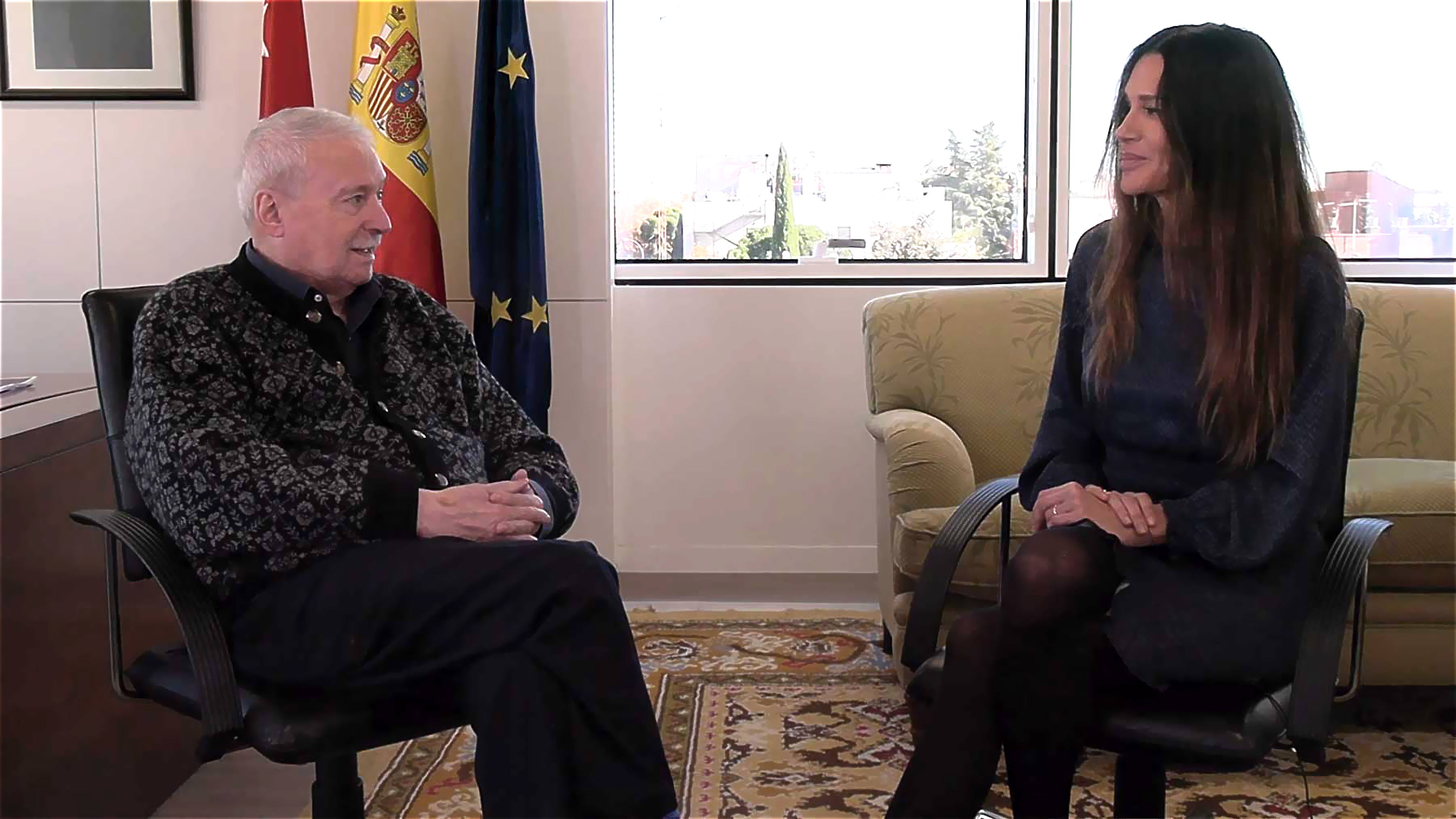 Joaquín Leguina y María Zabay en un momento de la entrevista.