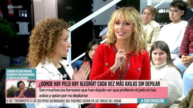 Emma García junto a una sexóloga en el plató de Fiesta (Mediaset).