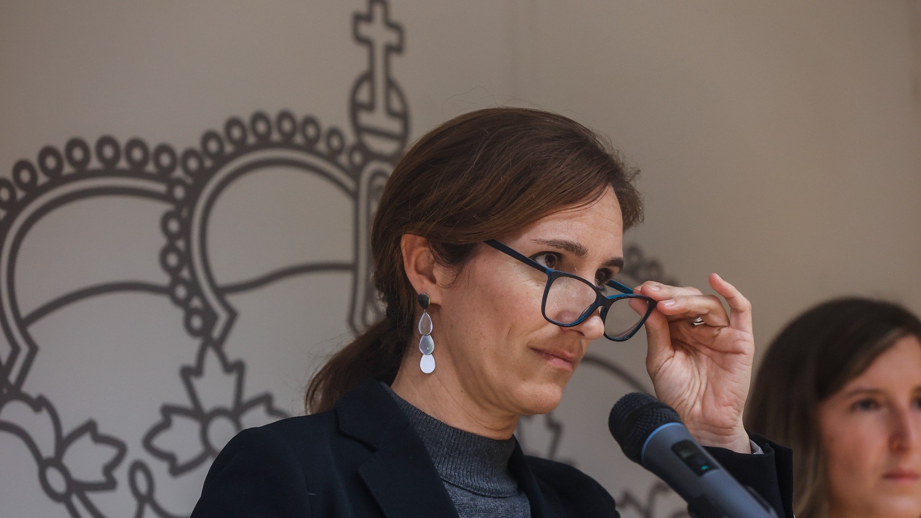 Madrid vapulea a Mónica García: «El fármaco contra la leucemia infantil no está financiado por Sanidad»