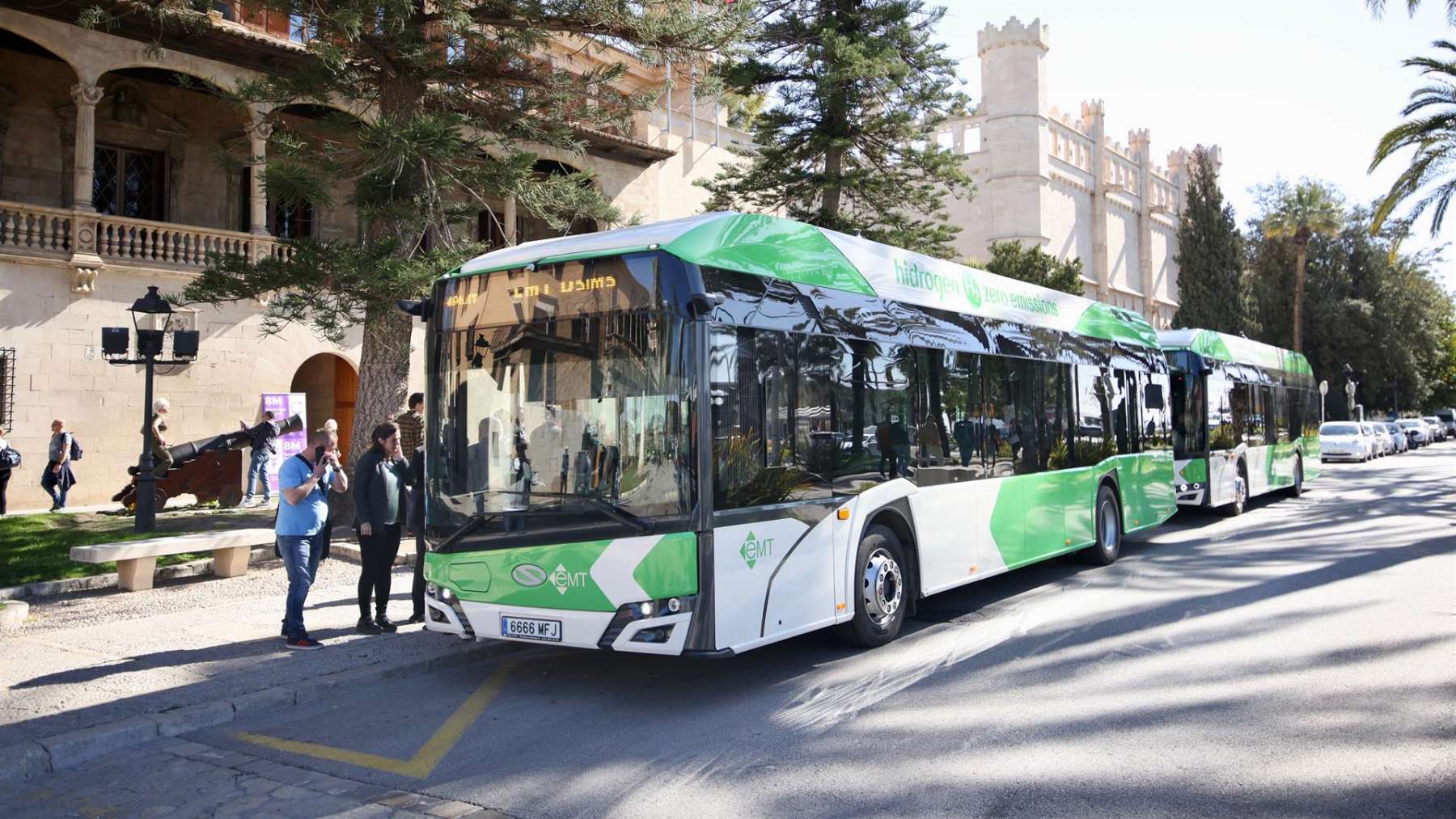 Un autobús de la EMT circula por Palma.