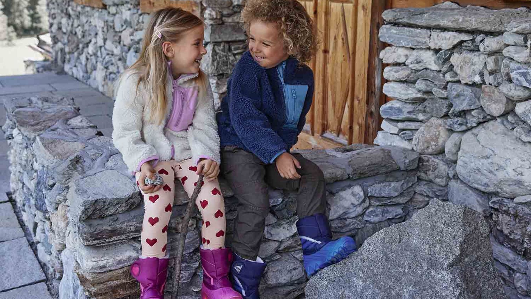 Niños con  la chaqueta polar de Lidl.