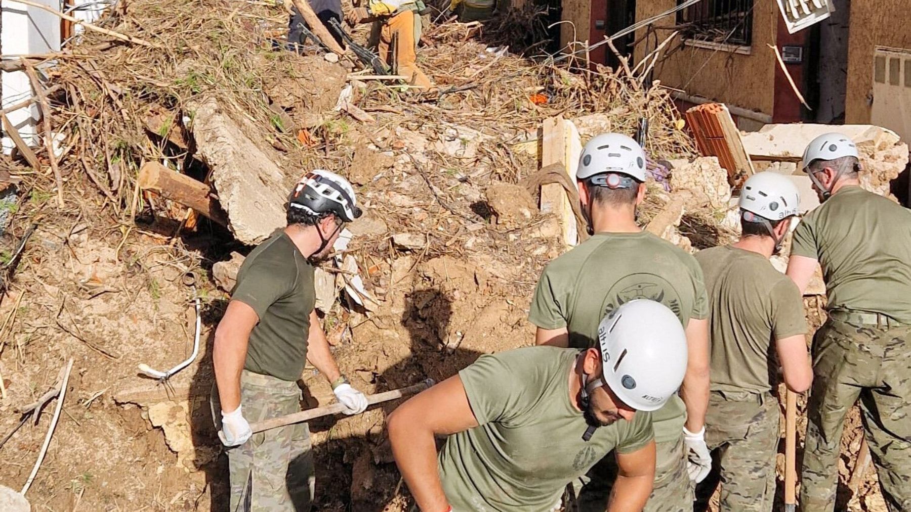 Zapadores trabajando en Valencia tras la DANA.