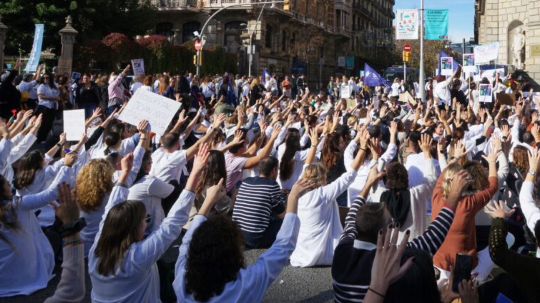 Nueves protestas de los técnicos sanitarios en Cataluña tras ceder y frenar la huelga de enero.