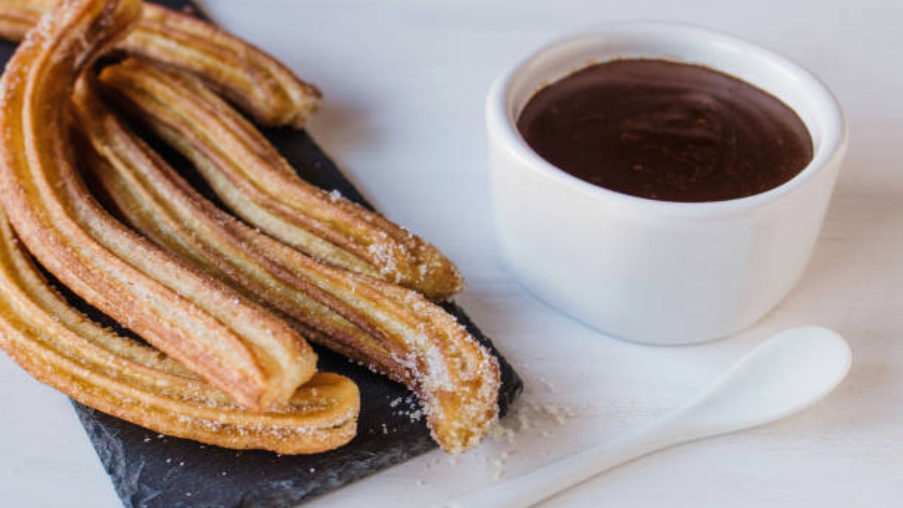 Churros con chocolate.