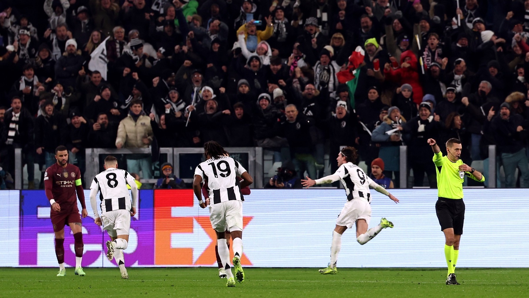 Los jugadores de la Juventus celebran un gol anotado al Manchester City. (EP)