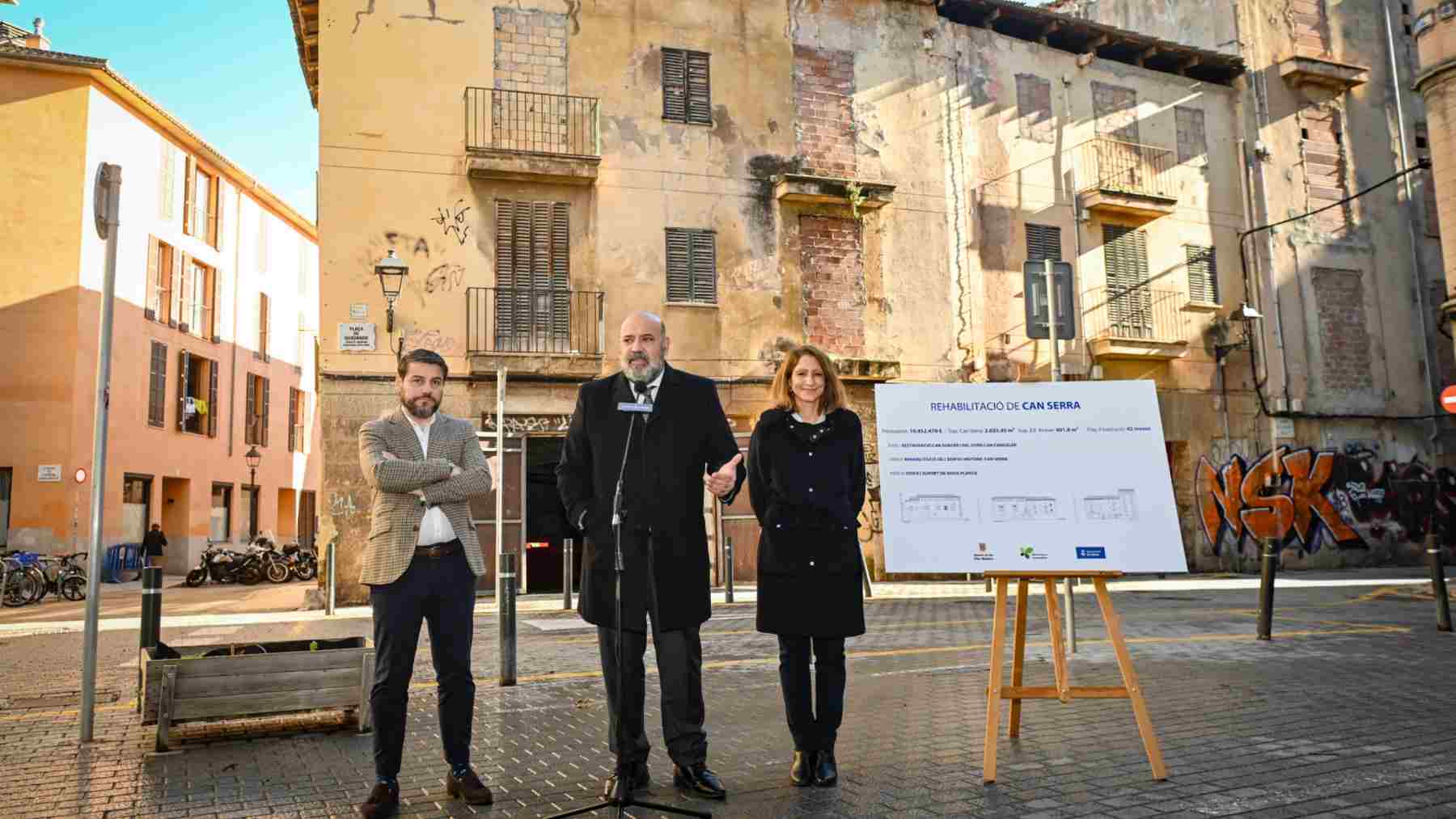 El alcalde de Palma, Jaime Martínez, con los concejales Javier Bonet y Belén Soto.