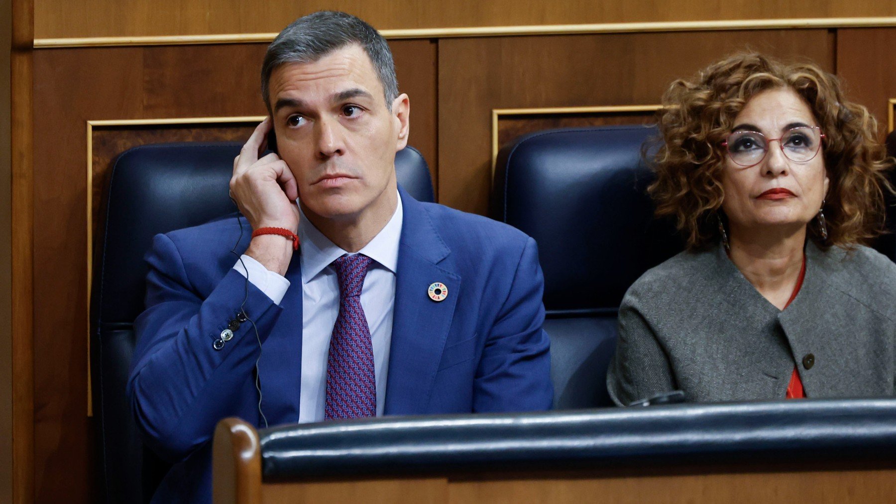 Pedro Sánchez y María Jesús Montero. (EFE)