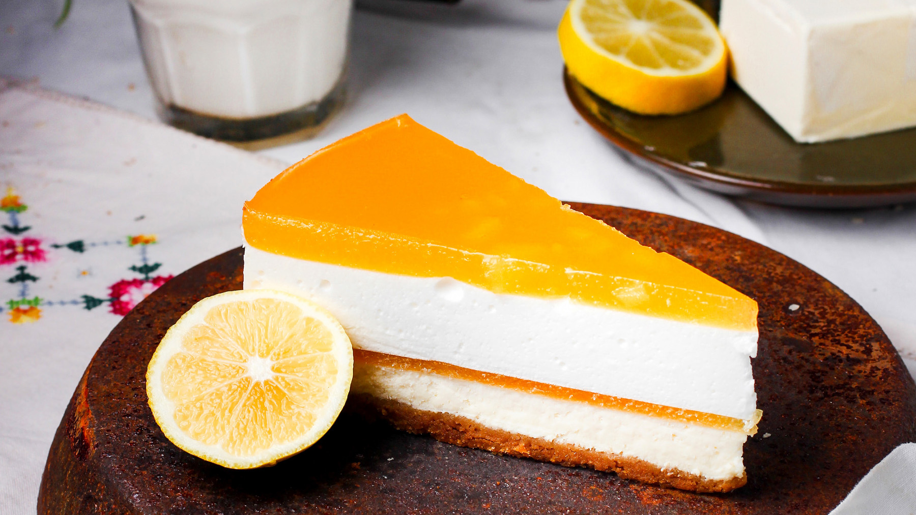 Tarta de queso y naranja. Foto: Freepik.