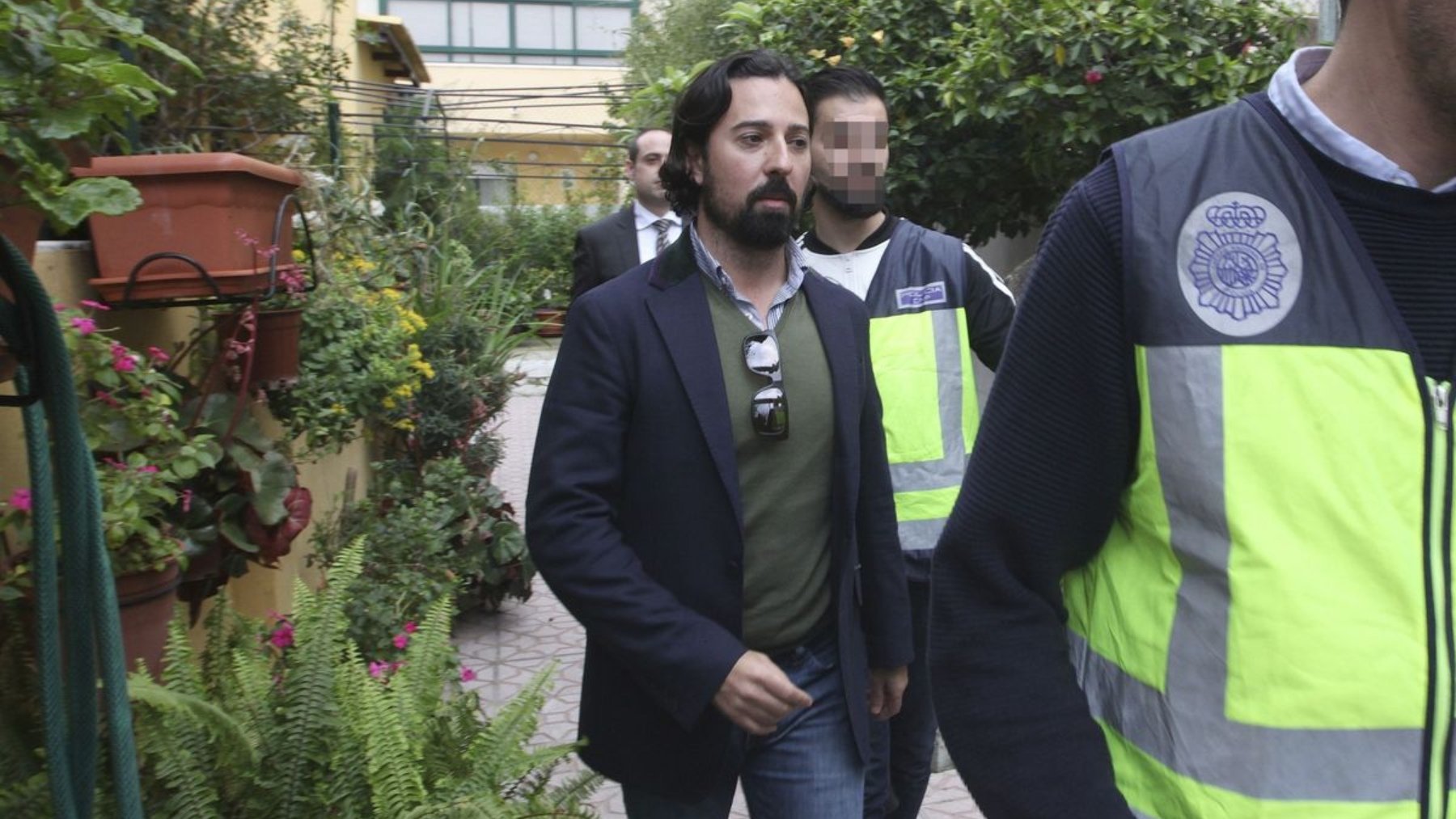 El ex viceconsejero de Ceuta y ex gerente de Emvicesa, Antonio López, tras el registro de su domicilio. (Foto: Efe)