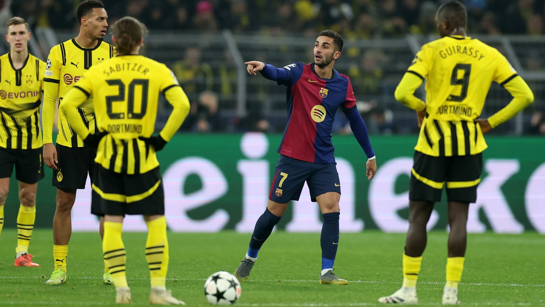 Ferran Torres, tras marcar con el Barça ante el BVB. (Getty)