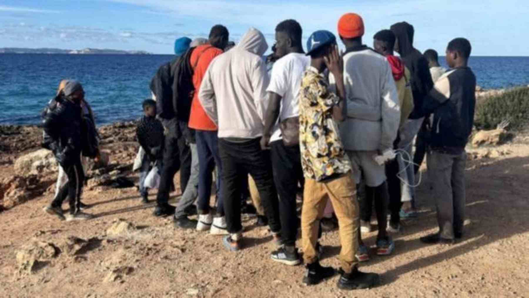 Inmigrantes ilegales en la costa de Mallorca.