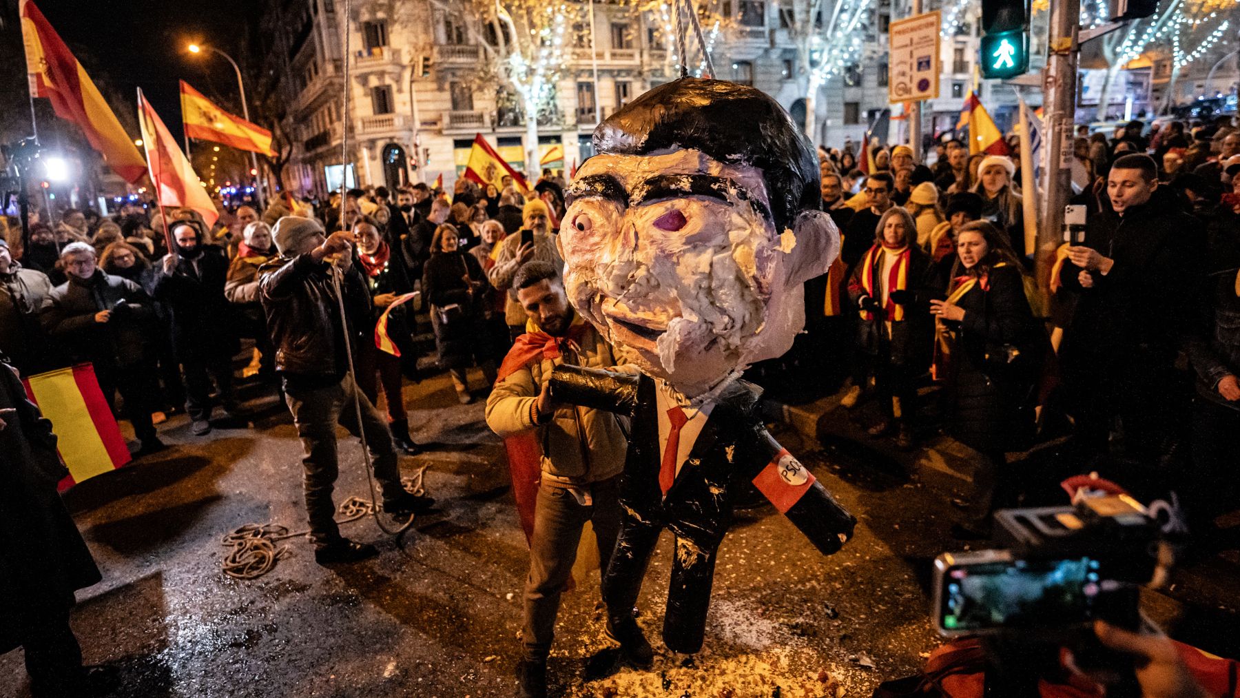 Decenas de personas celebran el año nuevo en Ferraz. (Fuente: EP).