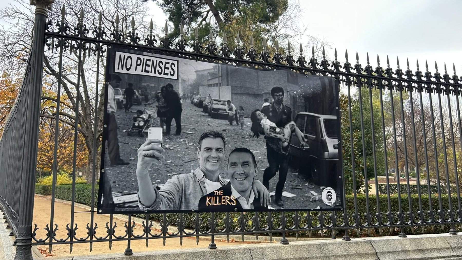 Pancarta de Pedro Sánchez y Otegi.