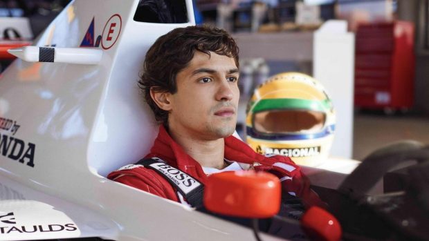 Gabriel Leone es el actor que interpreta a Ayrton Senna en la serie Senna (Netflix).