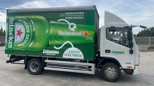 Camión eléctrico de reparto de Heineken