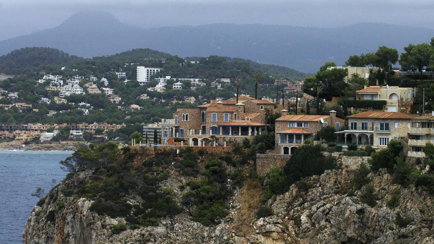 Viviendas en la costa de Baleares.