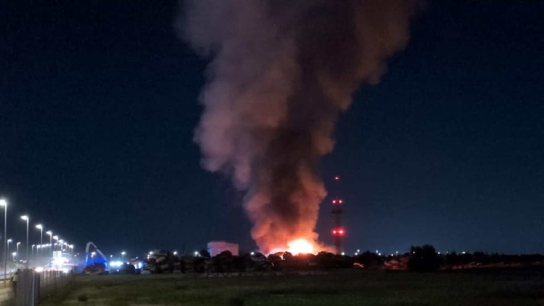 Imagen del incendio de este lunes en Catarroja (Valencia) en una imagen del Ayuntamiento de la localidad.