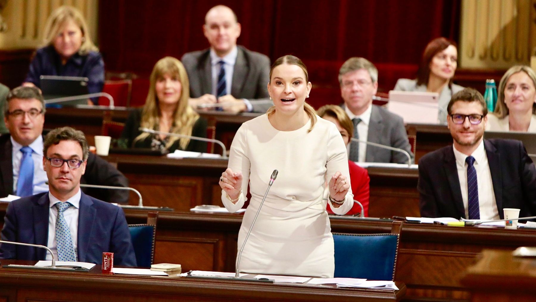 La presidenta del Govern, Marga Prohens, en Parlament.