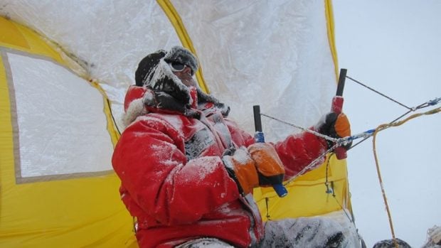 Ramón Larramendi en una de sus expediciones polares del viento