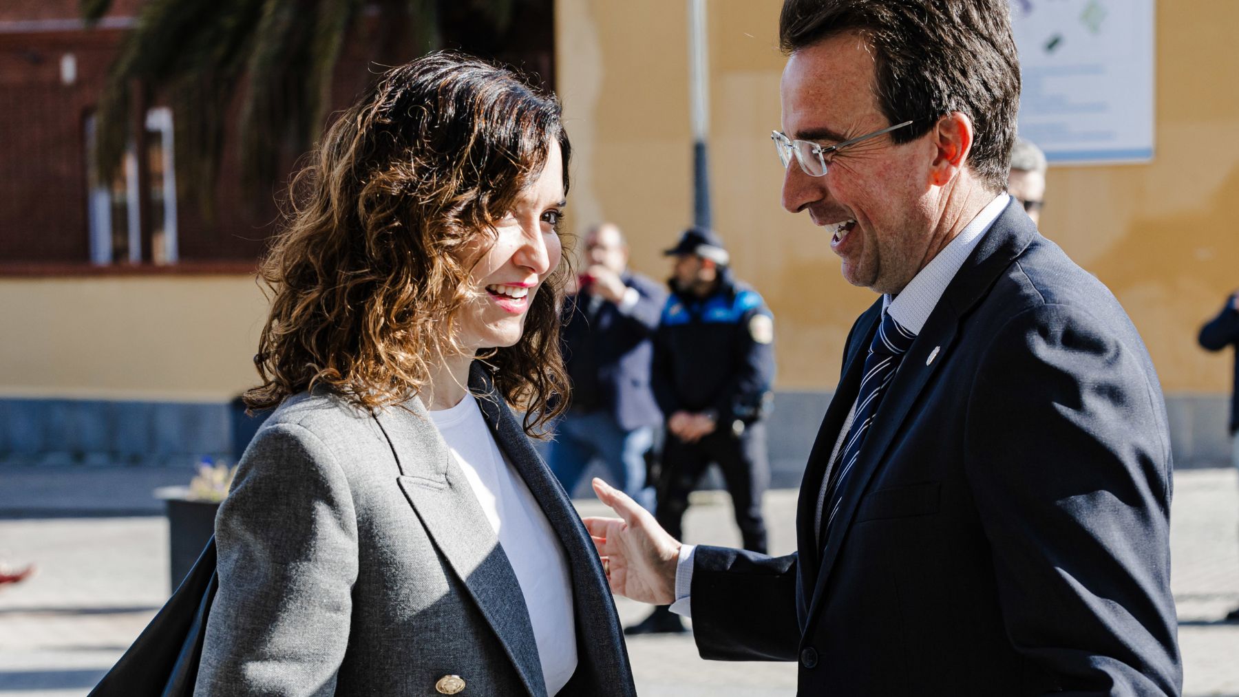 El alcalde de Leganés, Miguel Ángel Recuenco junto a Isabel Díaz Ayuso. (Foto: EP)