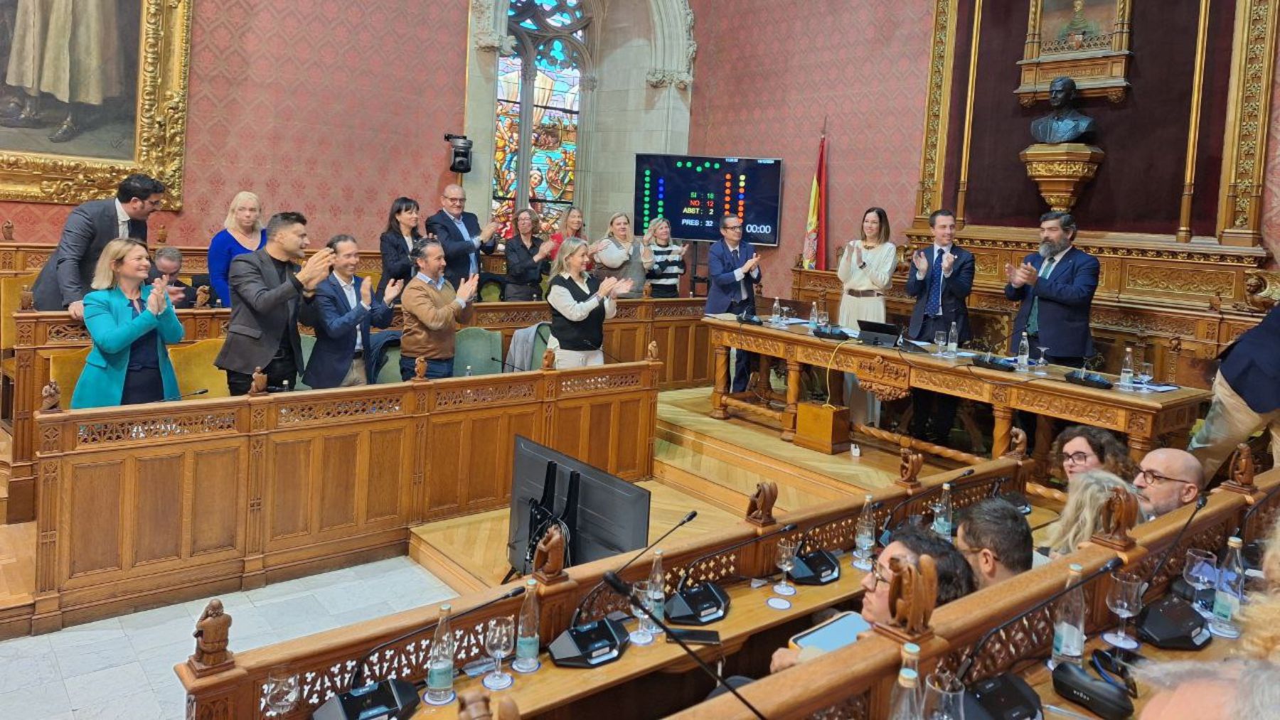 PP y Vox en el Consell de Mallorca celebran la aprobación del Presupuesto.