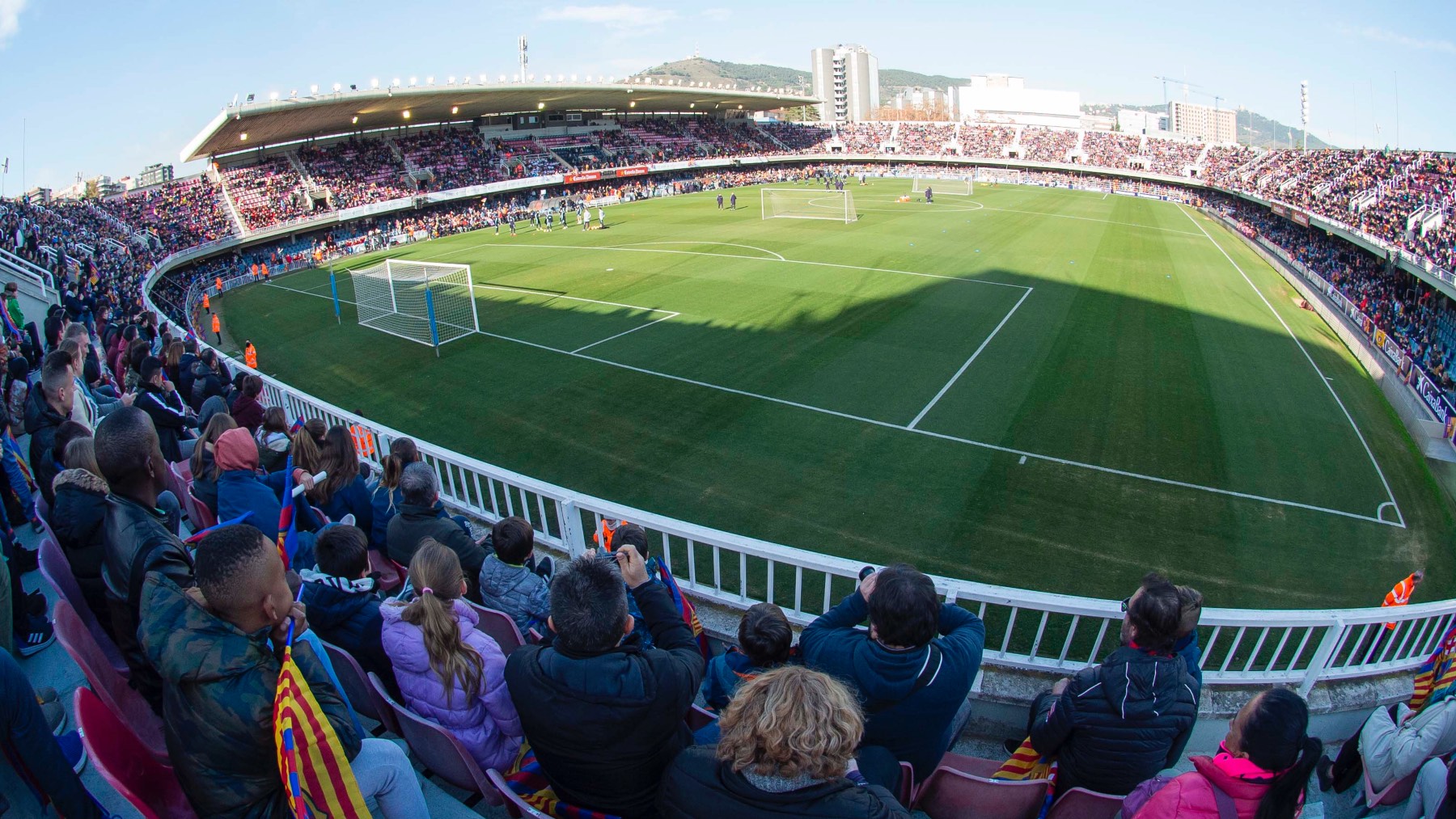 Un entrenamiento de puertas abiertas del Barça de años atrás. (@FCBarcelona_es)