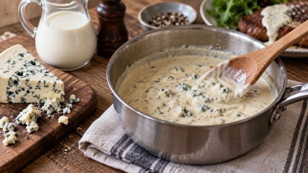 cómo hacer Salsa roquefort paso a paso