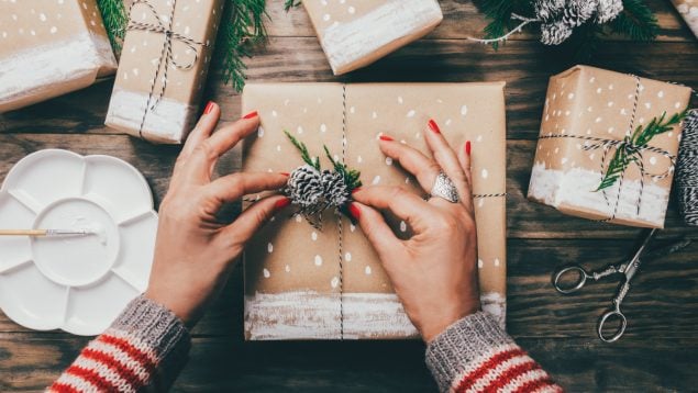 El regalo perfecto para el amigo invisible: un perfume personalizable de esta marca española