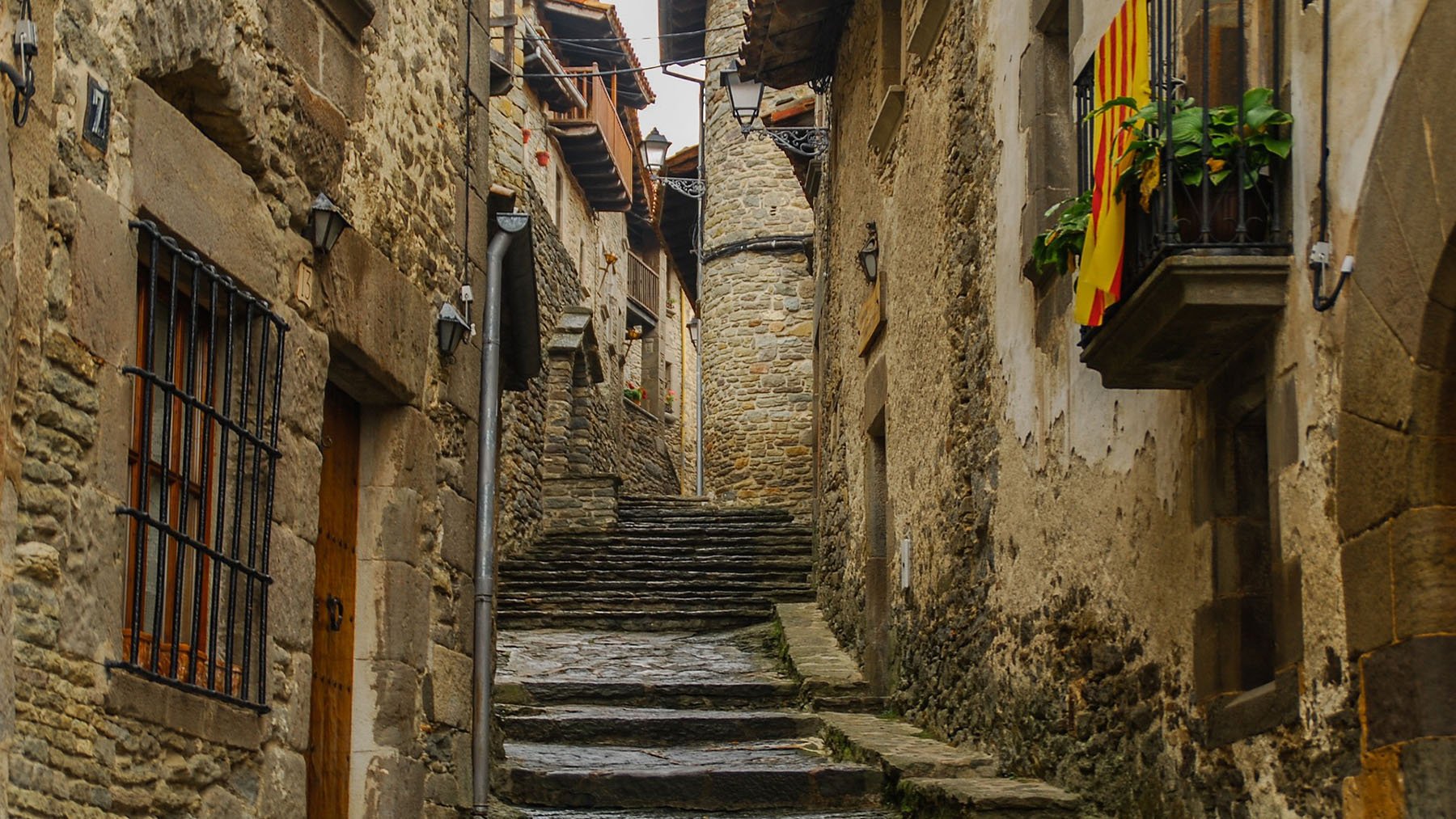 Calles empedradas de Rupit. Foto: Pixabay.