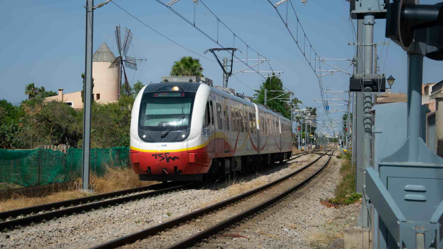 Tren de Serveis Ferroviaris de Mallorca (SFM) del Govern.