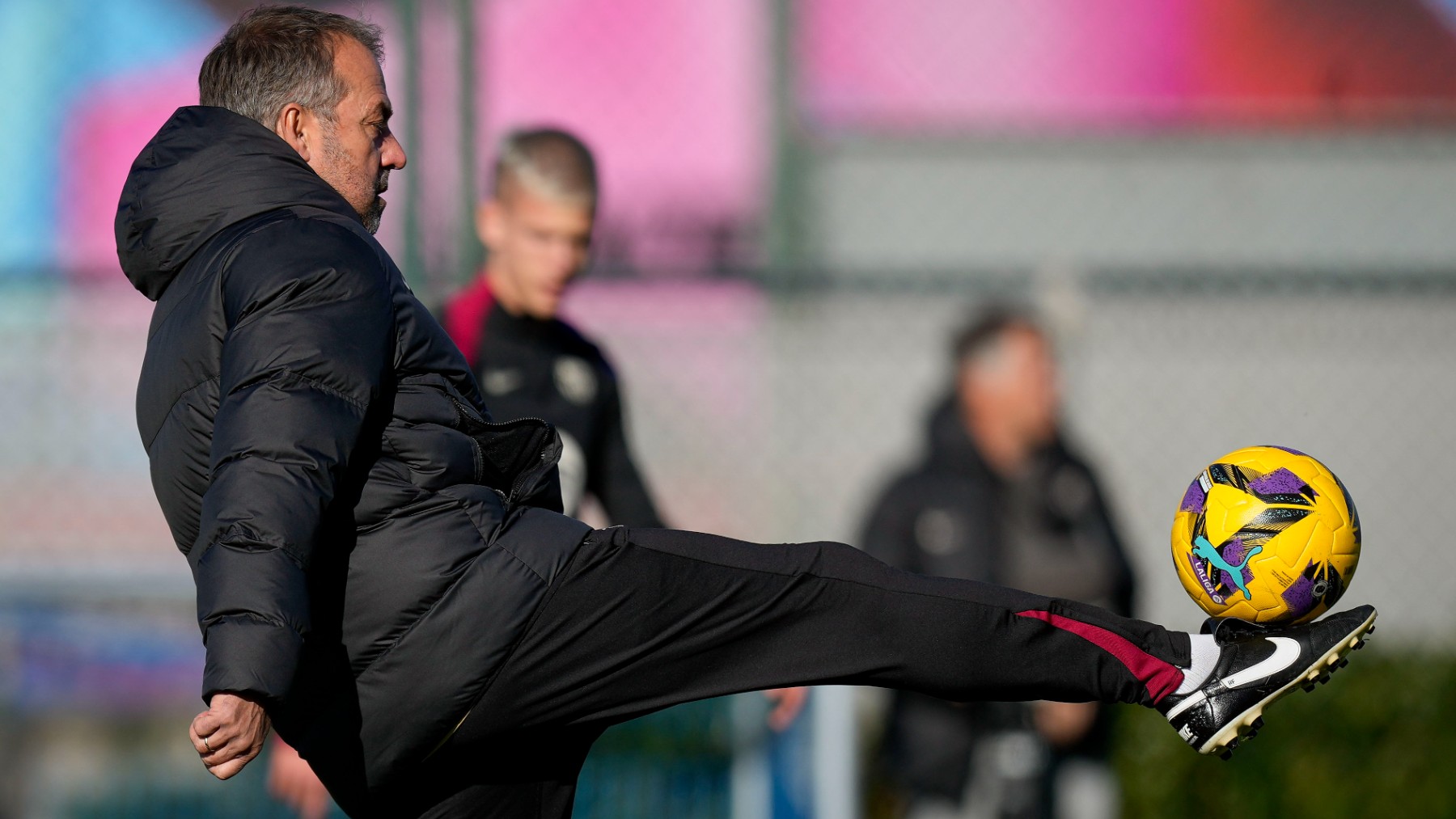 Flick en el entrenamiento del Barça. (EFE)