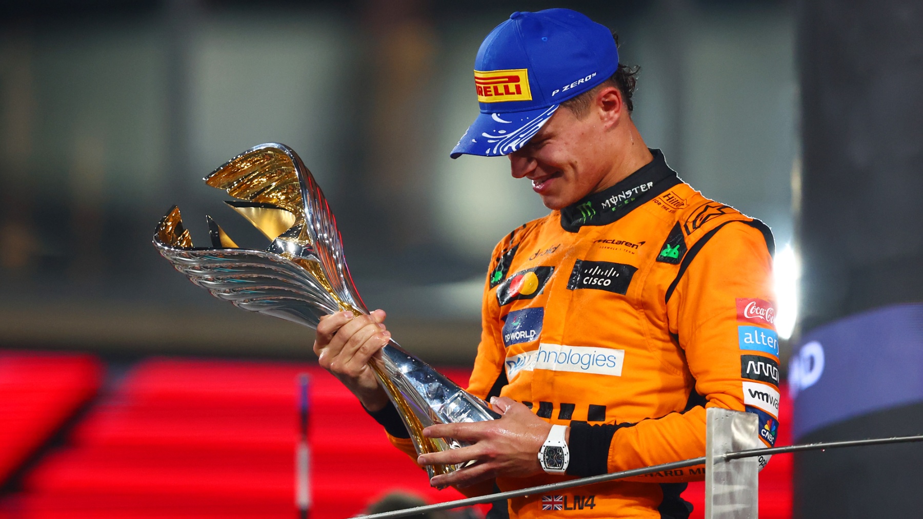 Lando Norris levanta un trofeo. (Getty)