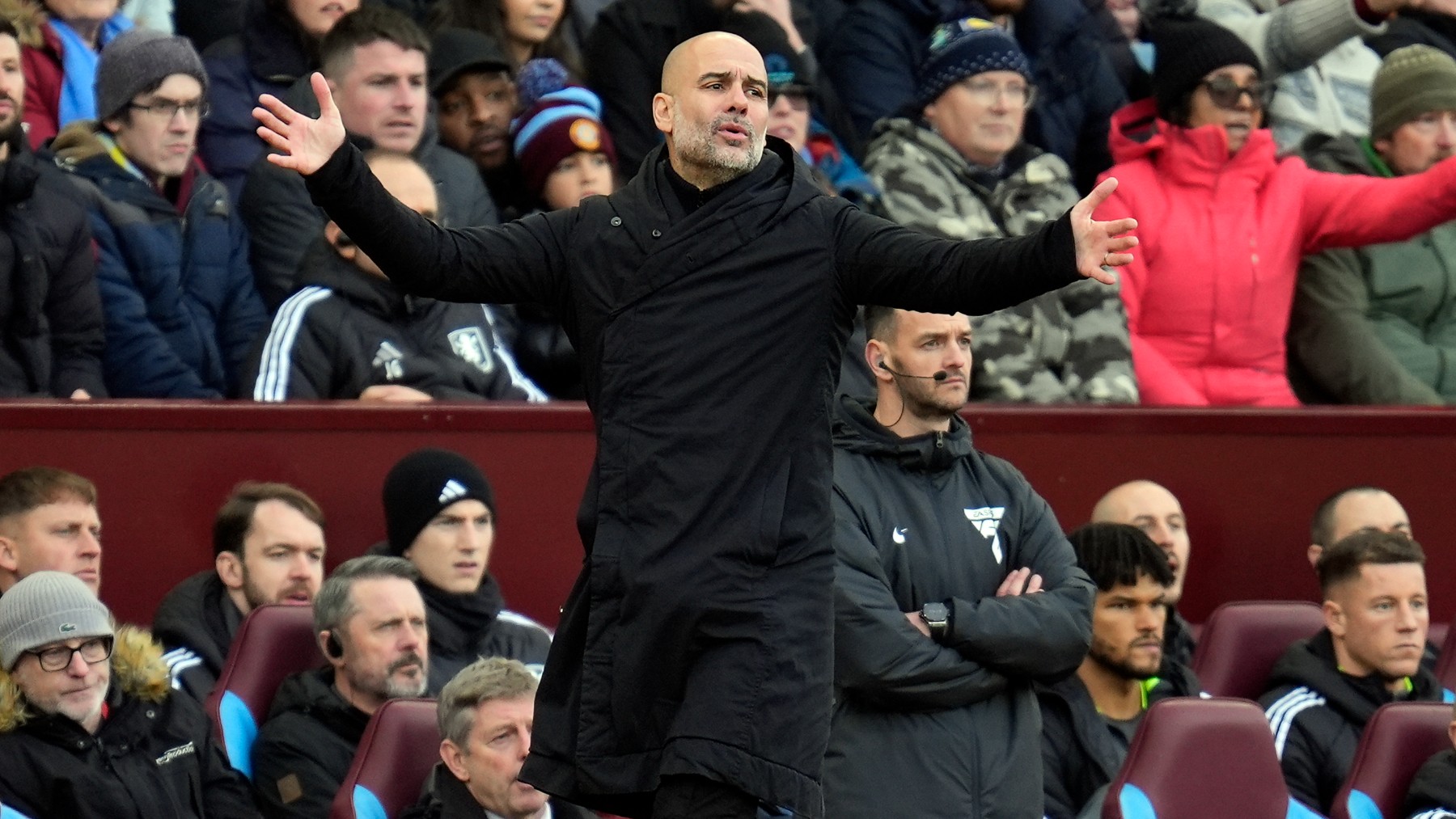 Guardiola contra el Aston Villa. (EFE)