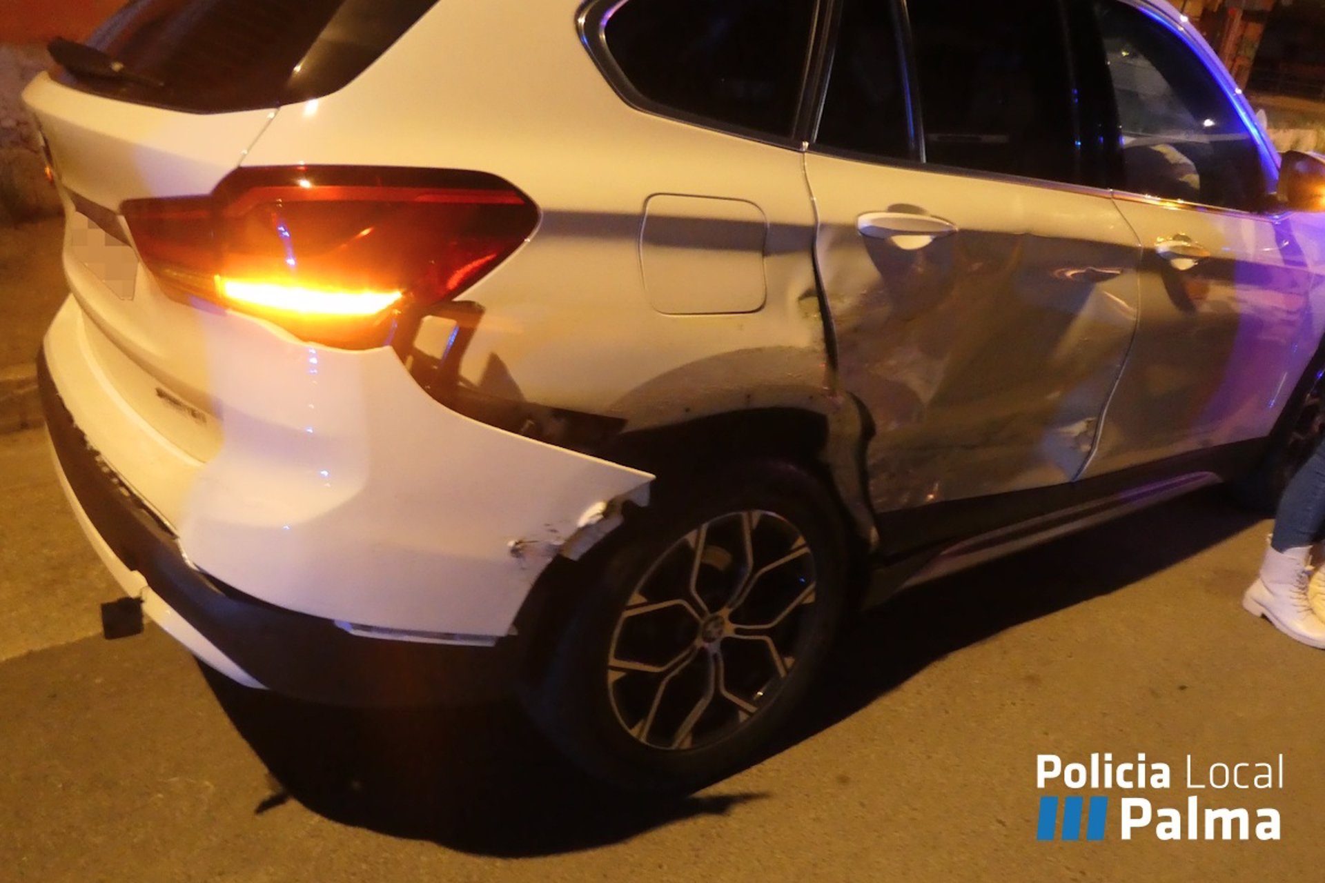 Coche accidentado en Palma conducido por un hombre ebrio y sin carnet.