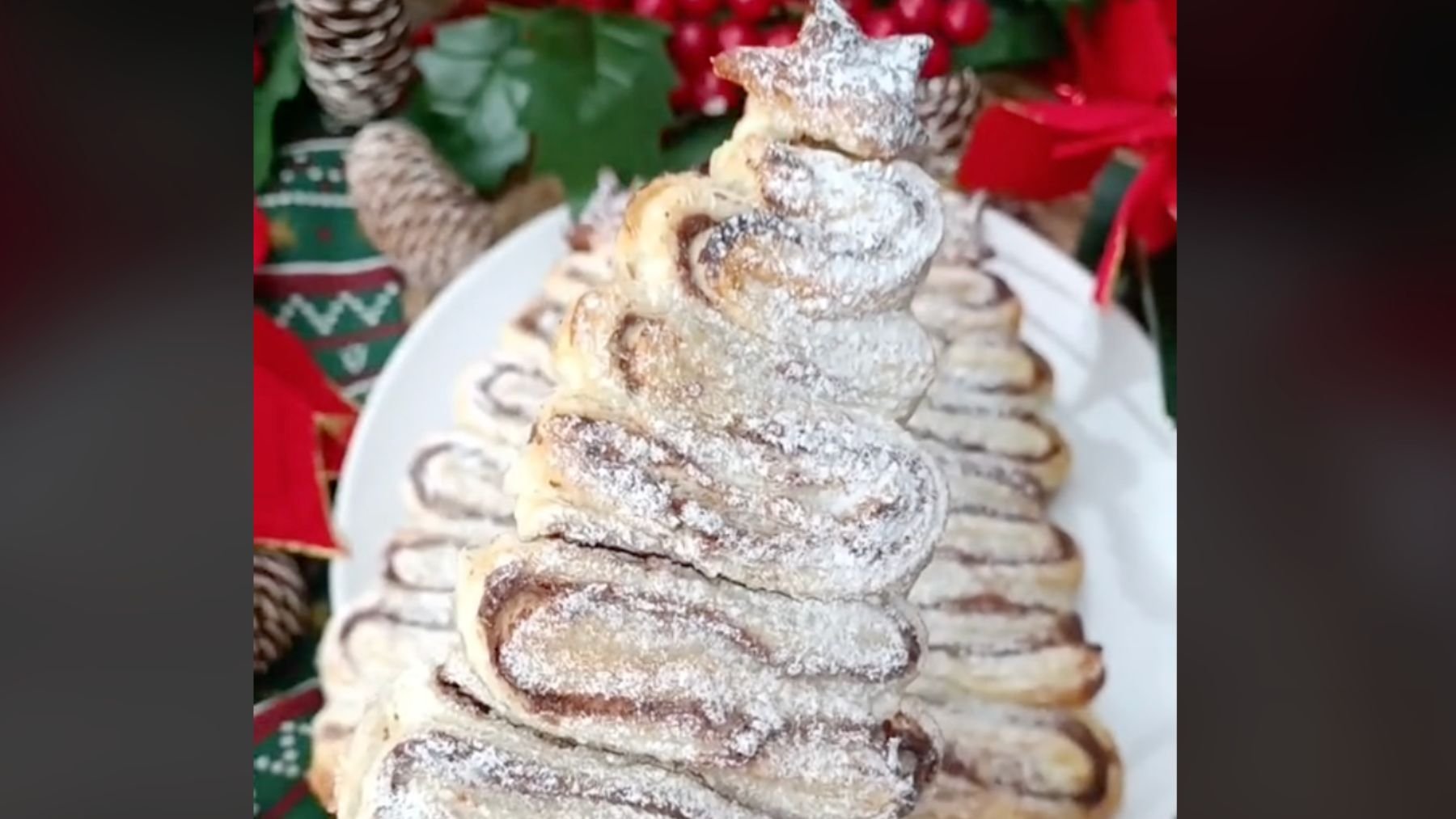 Árboles de Navidad de hojaldre y chocolate. Foto: TikTok @Lacocinadeisacn