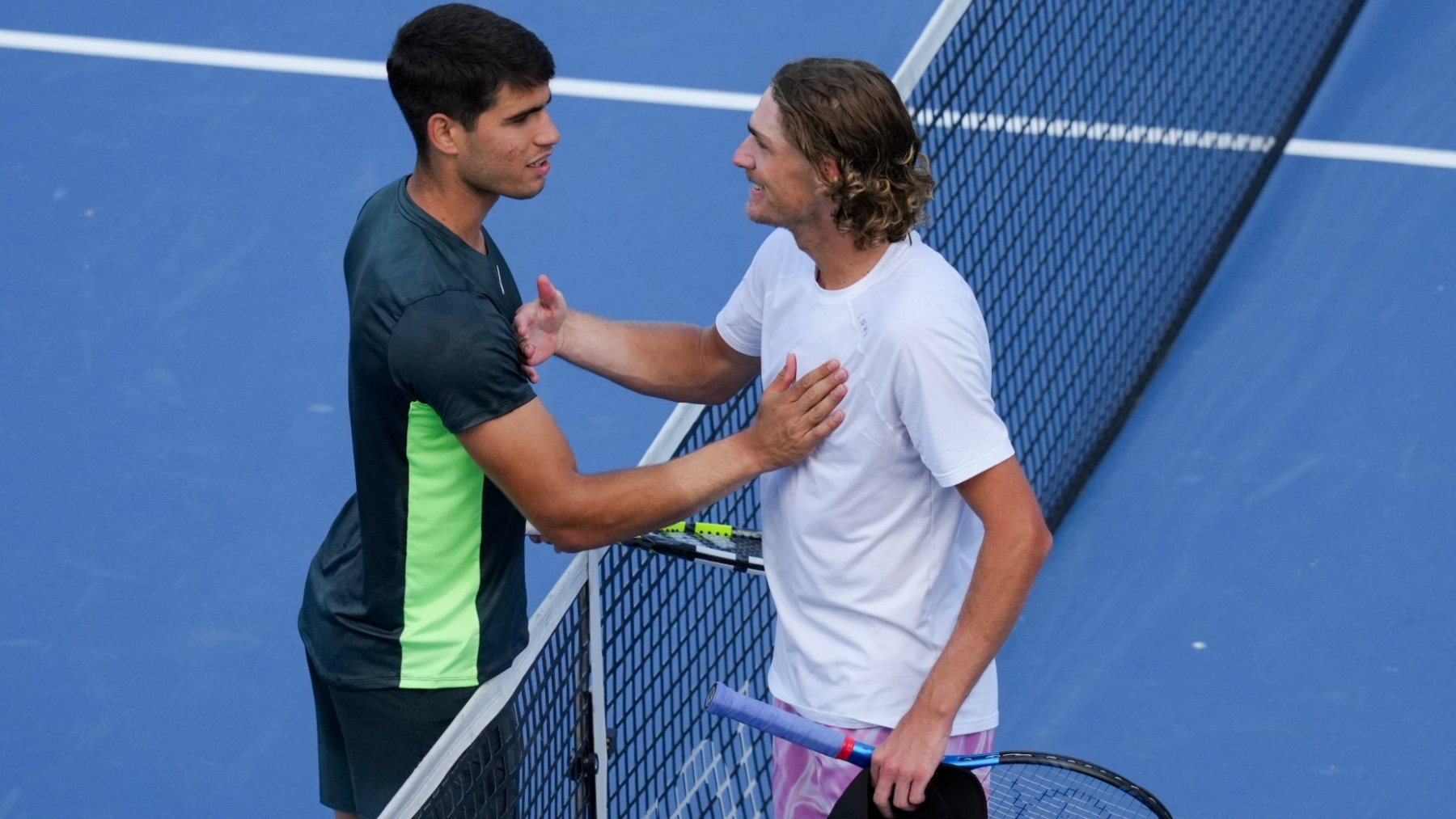 Max Purcell, sancionado por dopaje, en un partido de individual junto a Carlos Alcaraz. (Getty)