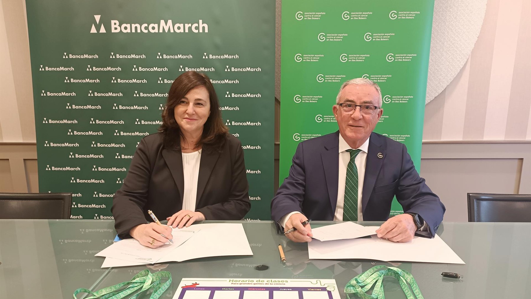 Convenio firmado entre la AECC y Banca March.(1)